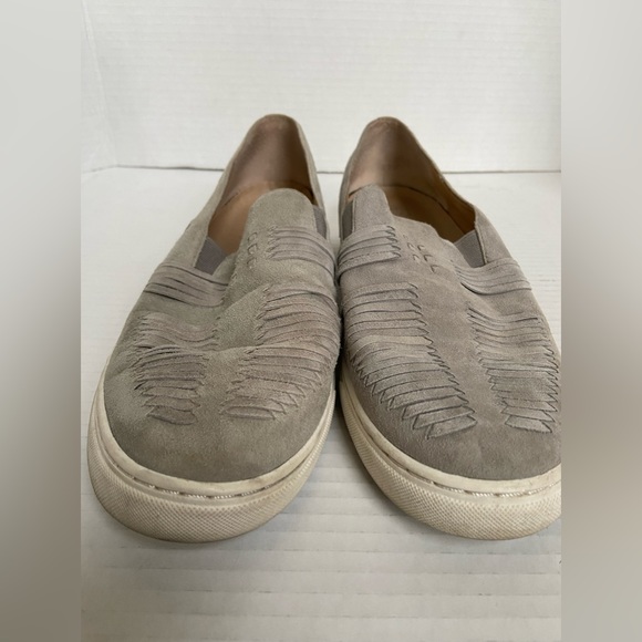 Vince Camuto Suede Slip Ons Flats Womens Shoes Loafers Brown Taupe Sz 9.5 M - Picture 7 of 9